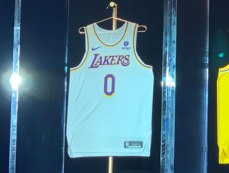 好事成双篮球,詹皇球衣