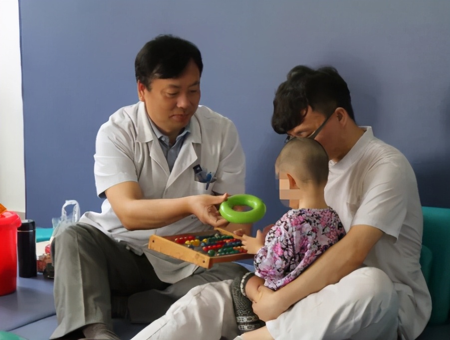 「中山名医」梁松：“折翼天使”的守护神