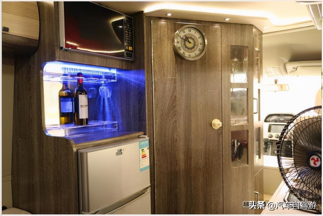 太阳能房车改装效果图,房车自驾游改装最佳方案