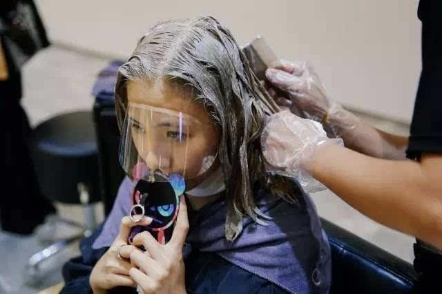 染发头皮痛是染发剂差吗,染发剂沾头皮是染发剂不好吗