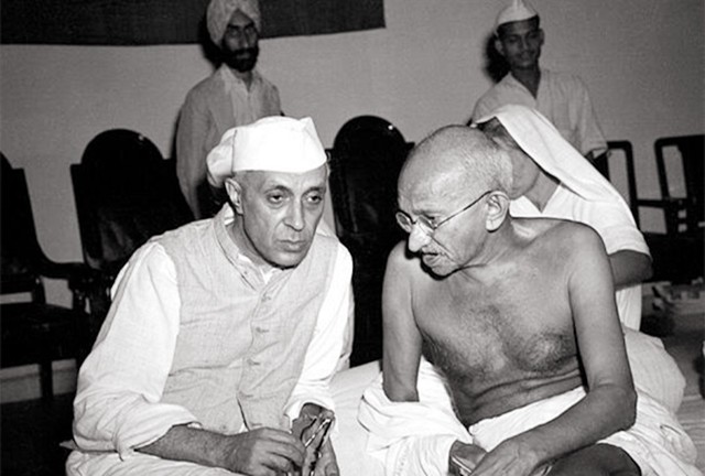 甘地妻子患病奄奄一息,请求丈夫买青霉素,却遭其生气大喊:不