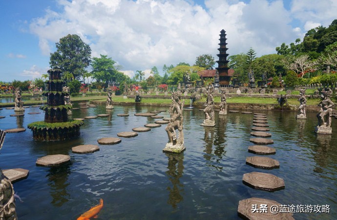 一个人去巴厘岛，应该玩什么？住哪里呢？