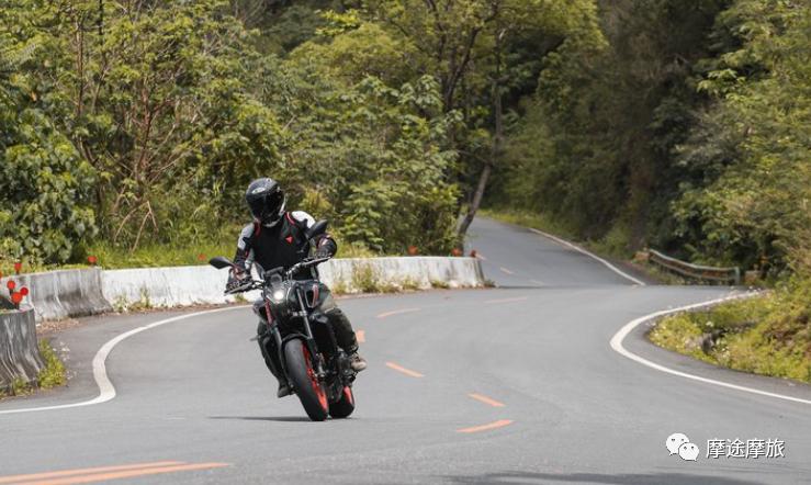 老款雅马哈mt09极速测评,雅马哈mt09三缸试驾