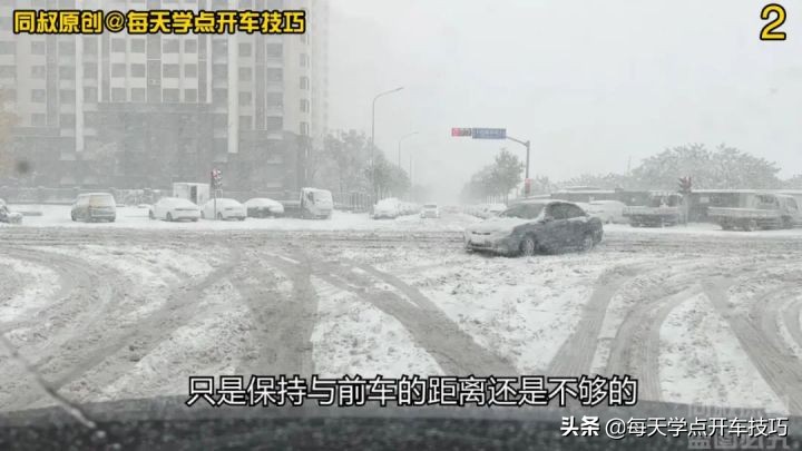 雪天行车突然abs灯亮了是什么原因,冰雪路面abs启动了还往前滑怎么办