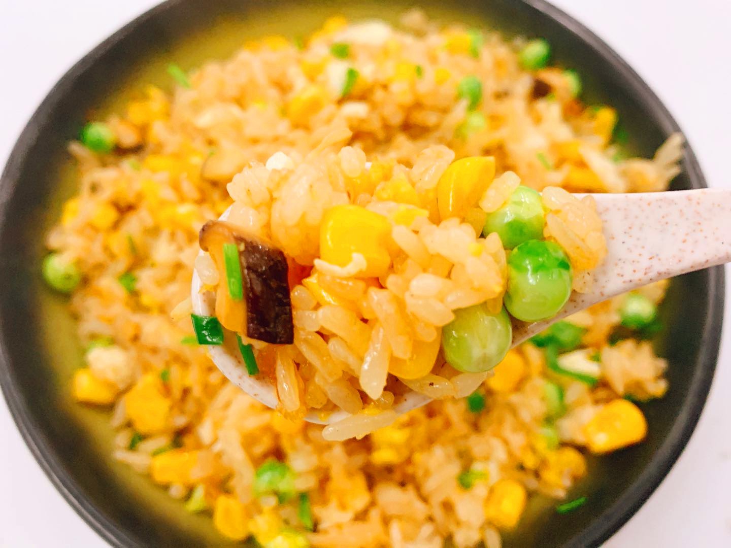 蛋炒饭粒粒分明大厨教你一招,蛋炒饭不粘锅的技巧