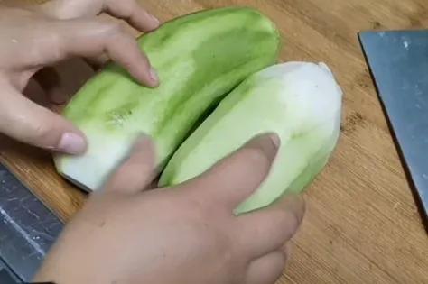 婆婆用了几十年腌制萝卜的配方，不晒不等，爽脆可口还开胃下饭