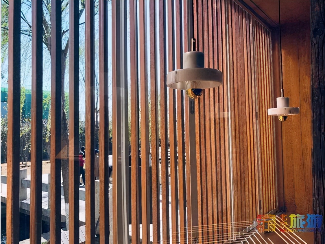 京城简约风书店，干净明亮简简单单的阅读之所