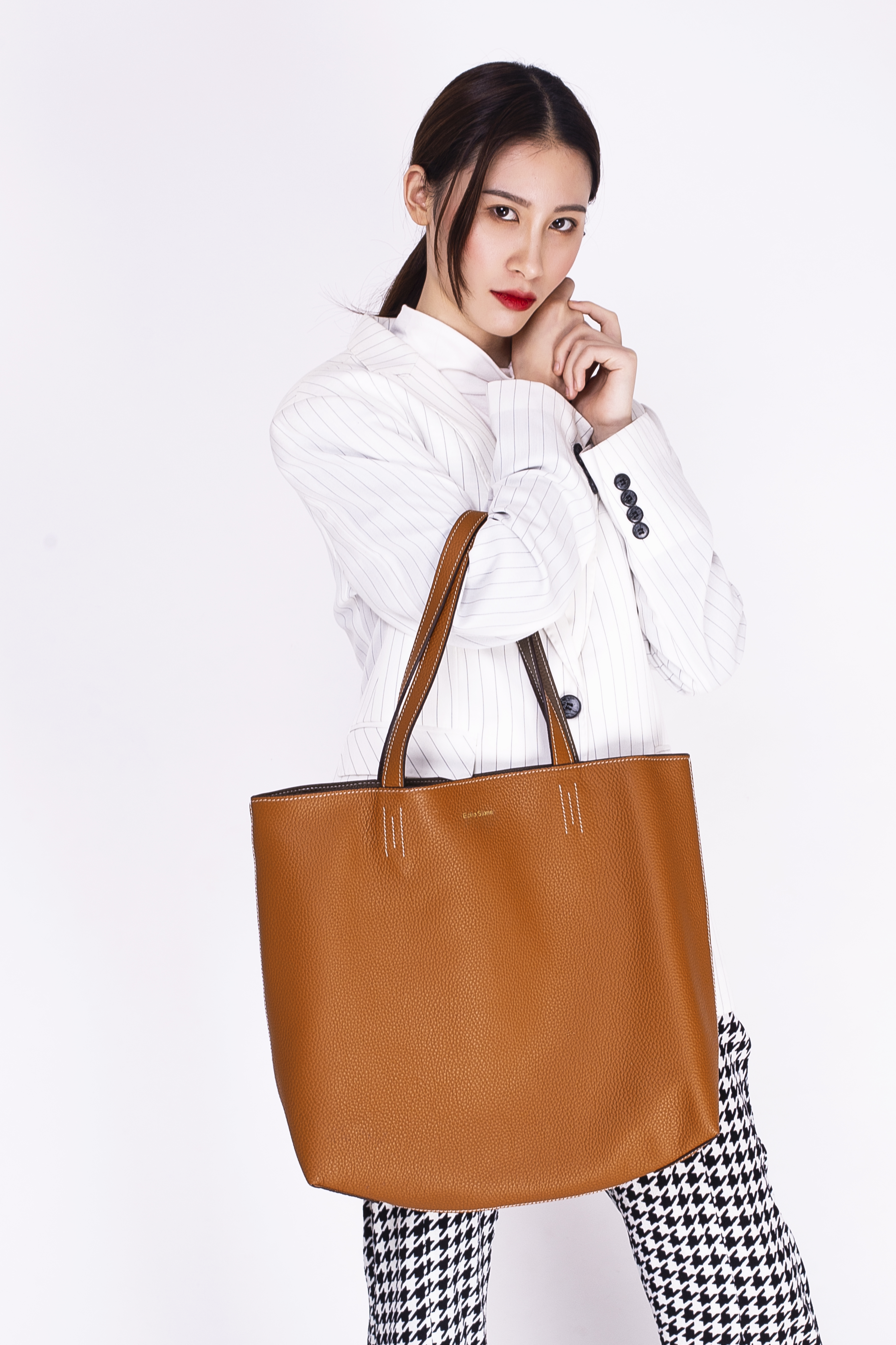 日常通勤包包必备的一款,适合日常通勤的包包推荐