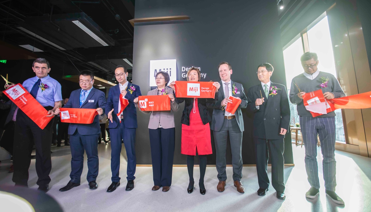 用绿色能源与肖特赛兰的神奇玻璃，德国米技打造的快乐厨房