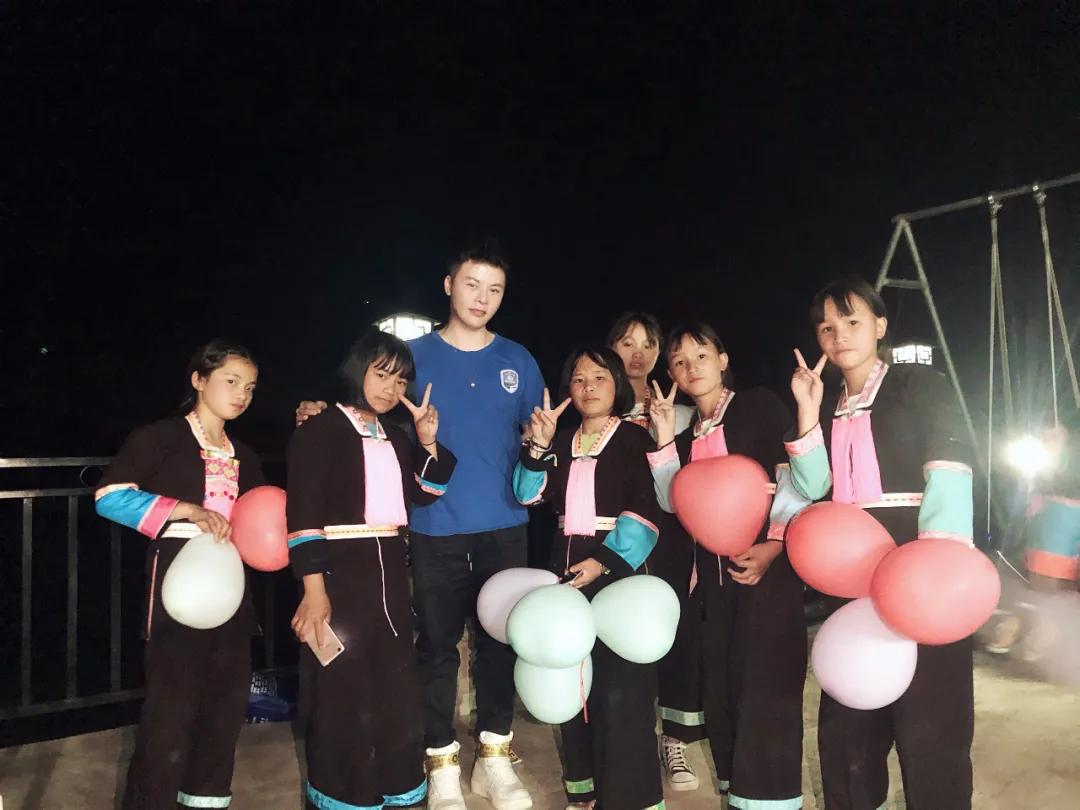这帮人五一用爱心启航，一起为广西凌云大山的孩子点燃艺术之梦！