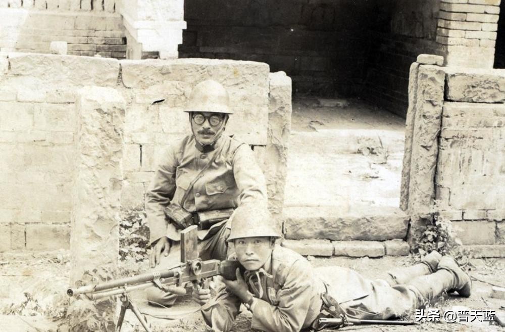 国军zb26捷克式轻机枪,捷克式轻机枪zb26有30发弹匣的吗