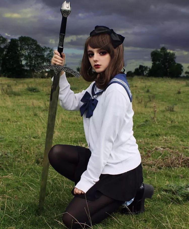 女孩酷似迪丽热巴！还是个日本JK制服爱好者