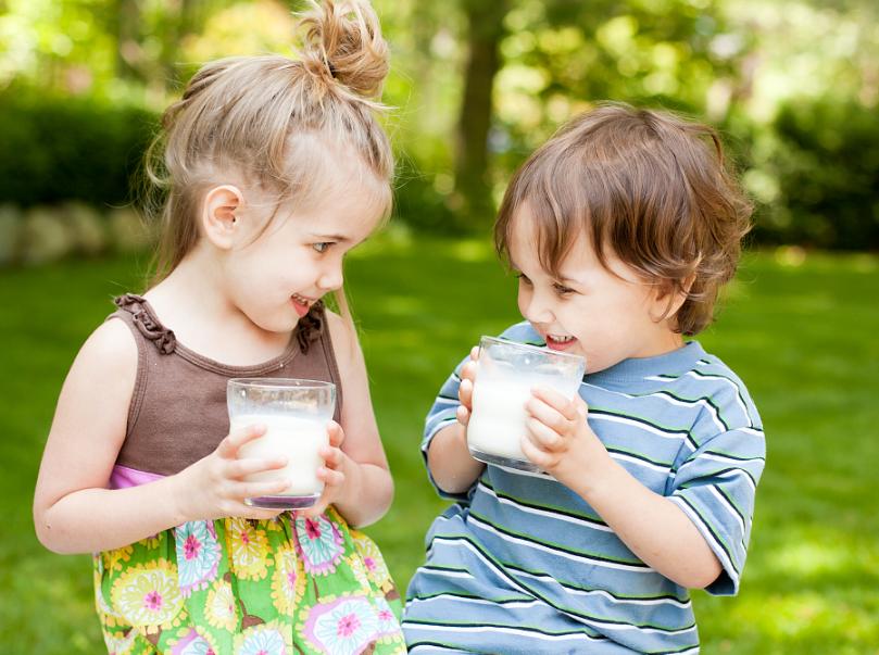 这五种奶不能给孩子喝原视频,这五种奶不能给孩子