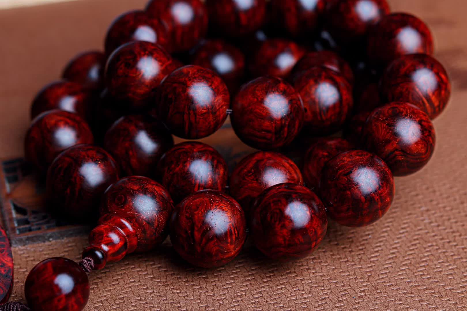 花梨木手串开裂怎么办,红木手串开裂什么原因