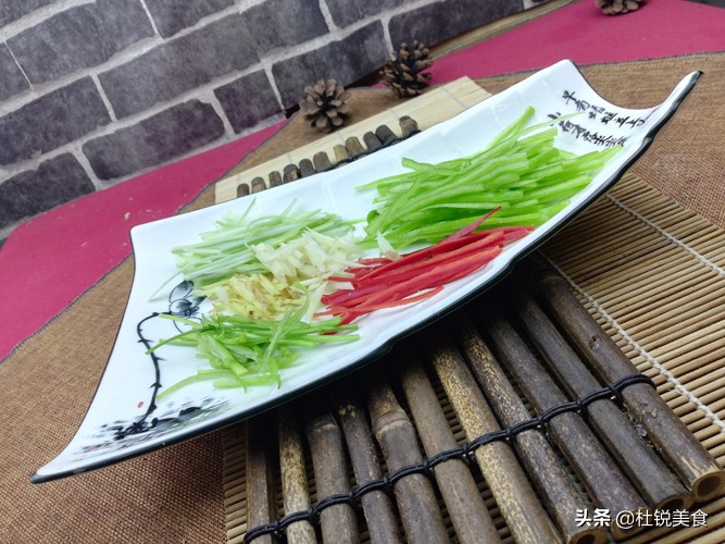 家里炒肉丝怎么不粘锅,炒肉丝如何不柴不干