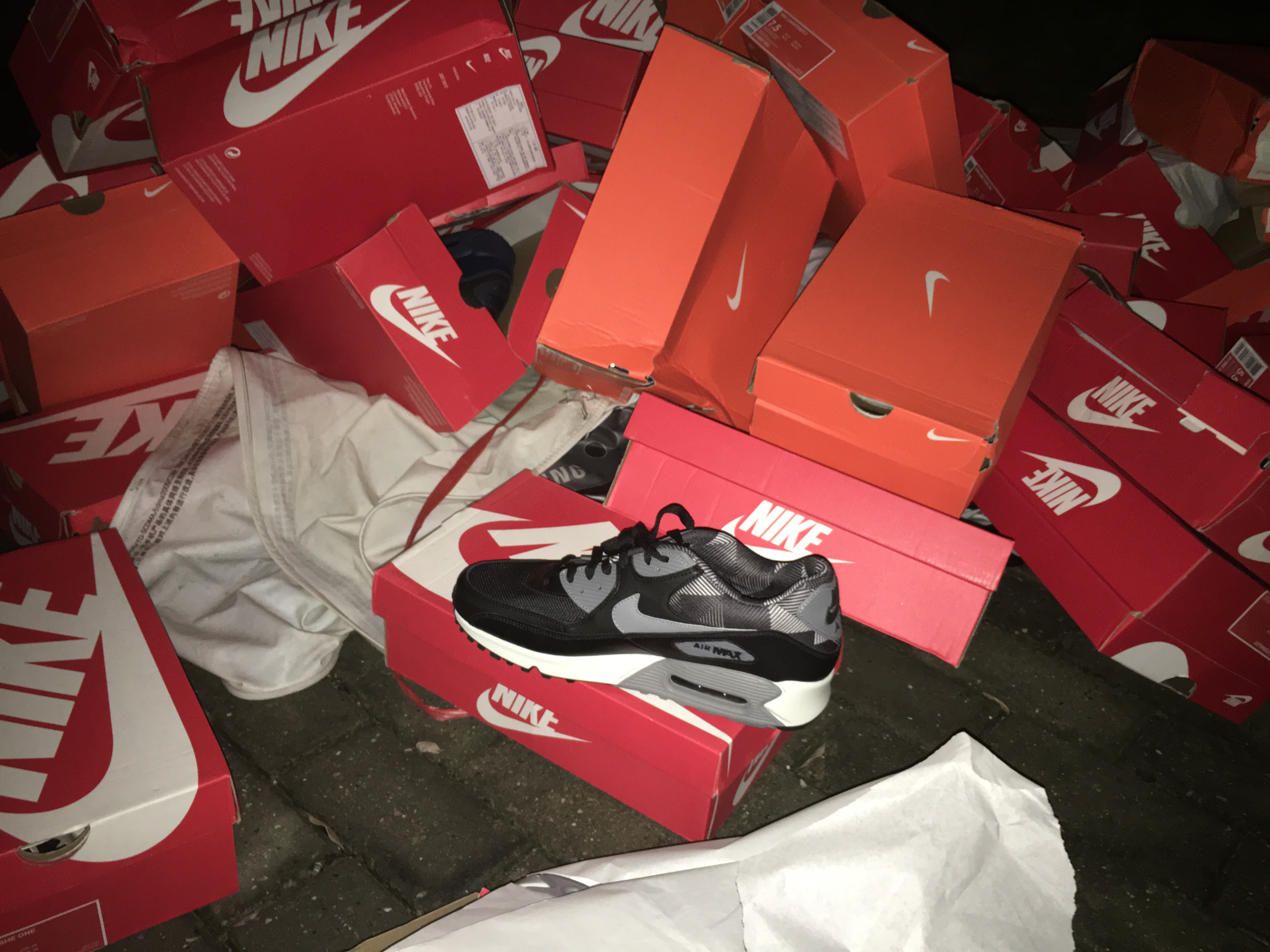 球鞋身份证!继防盗扣之后,耐克这次的打假手段又升级了