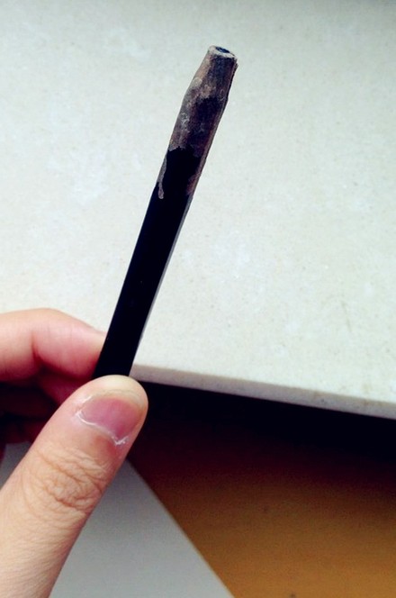 孩子做作业老是咬铅笔怎么办,一年级孩子上课写字老咬铅笔