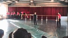 “如果这群女混混*攻围**我,我会舌战群儒!”你会怎样脱困?