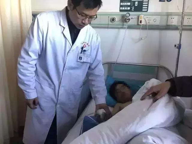 小孩手被鞭炮炸伤了怎么办,小孩被鞭炮炸伤手指