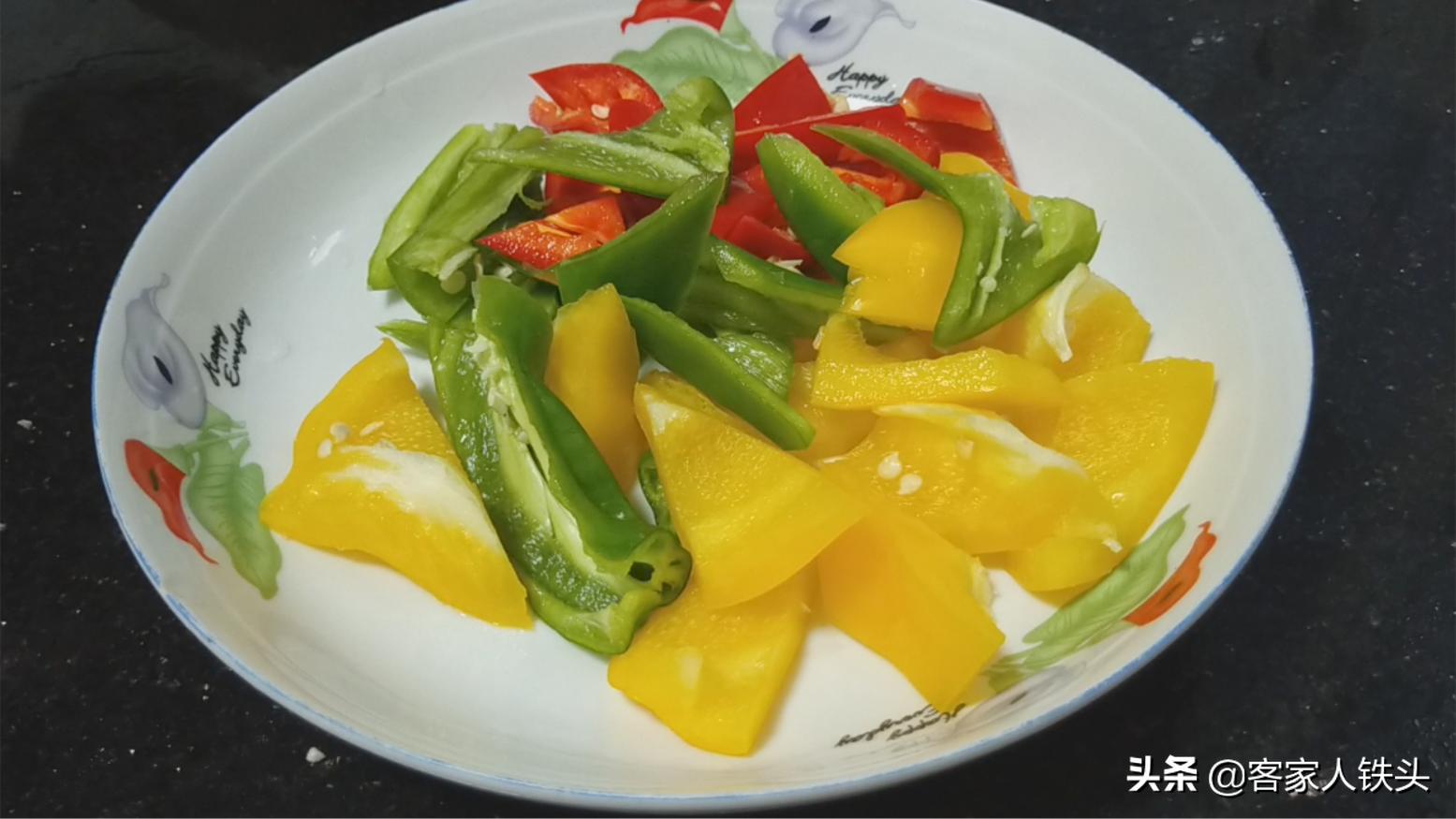 鱿鱼怎么切才好看视频,鱿鱼怎么切才不会卷起来