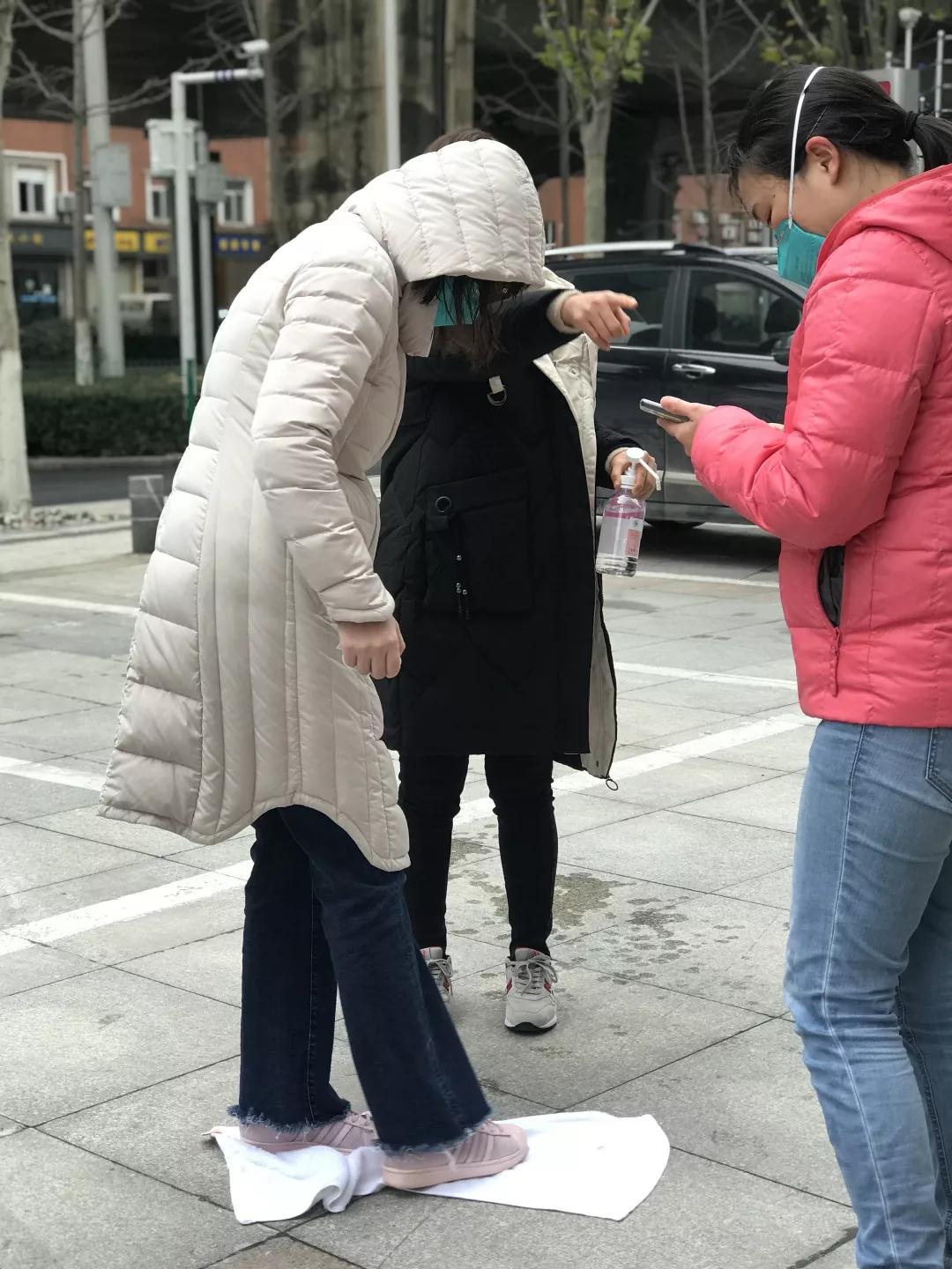 医院里的新冠患者越来越多,汉口医院特点