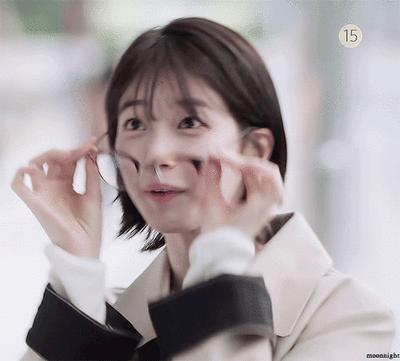 初秋最流行的全头烫,酷女孩初秋发型