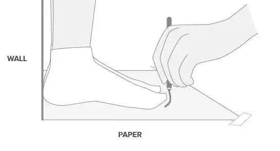 小孩子鞋被电梯卡,小朋友脚被卡到电梯里
