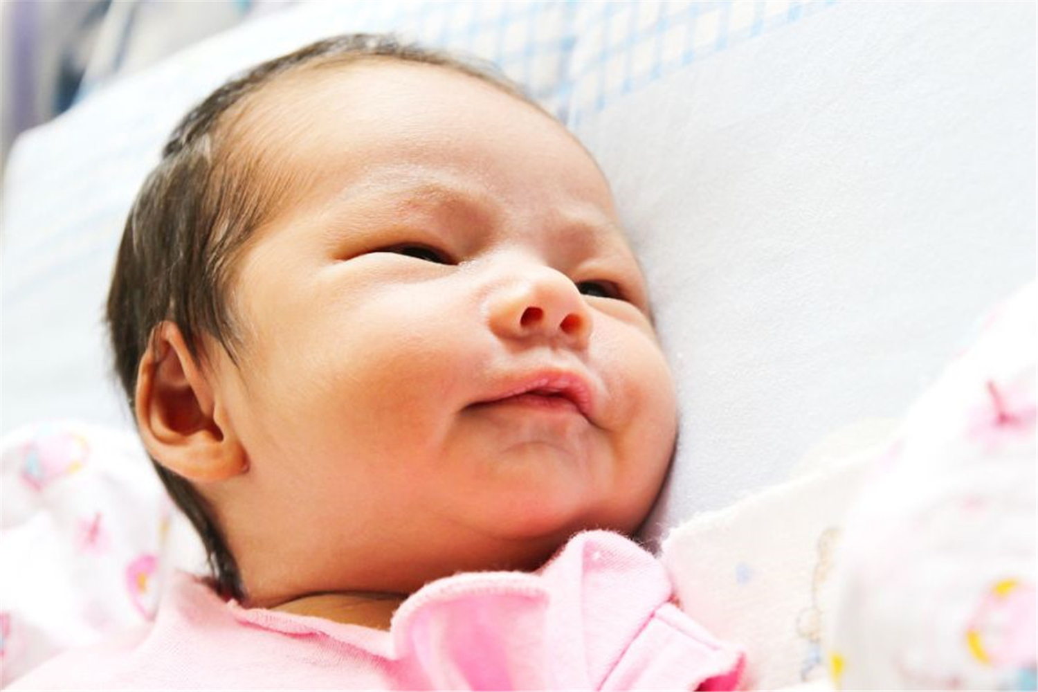 两个月宝宝频繁哭闹,两个月宝宝经常哭闹怎么办