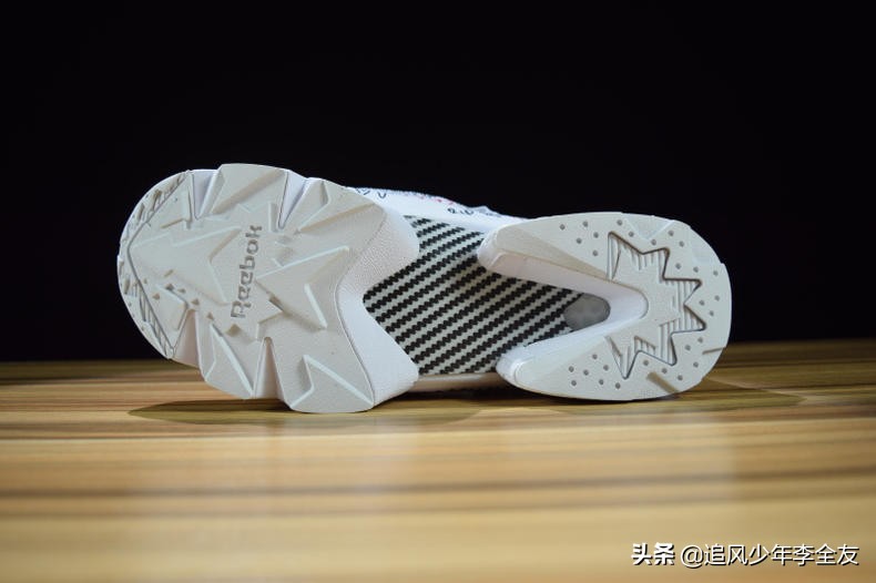 锐步涂鸦充气鞋多少钱,涂鸦鞋锐步