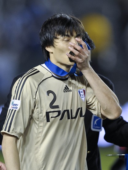 40岁中国足球留洋传奇宣布退役,目前留洋的中国足球运动员有哪些