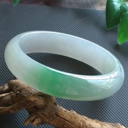 极品翡翠黄加绿手镯图片,极品翡翠手镯的鉴别方法