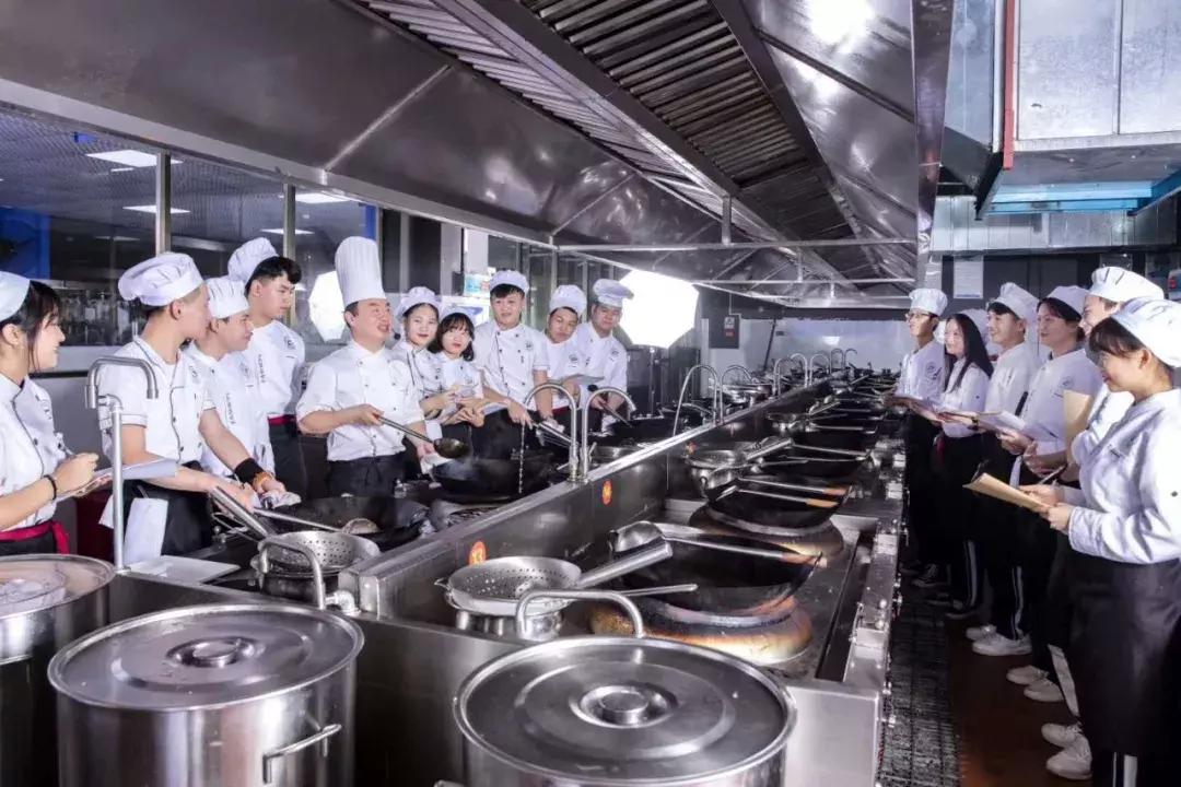 深德招生,深德技工学校2024招生报名