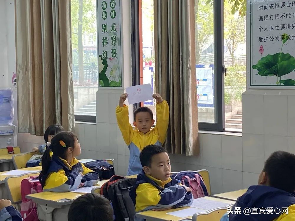 叙府实验小学：小荷尖尖一马当先
