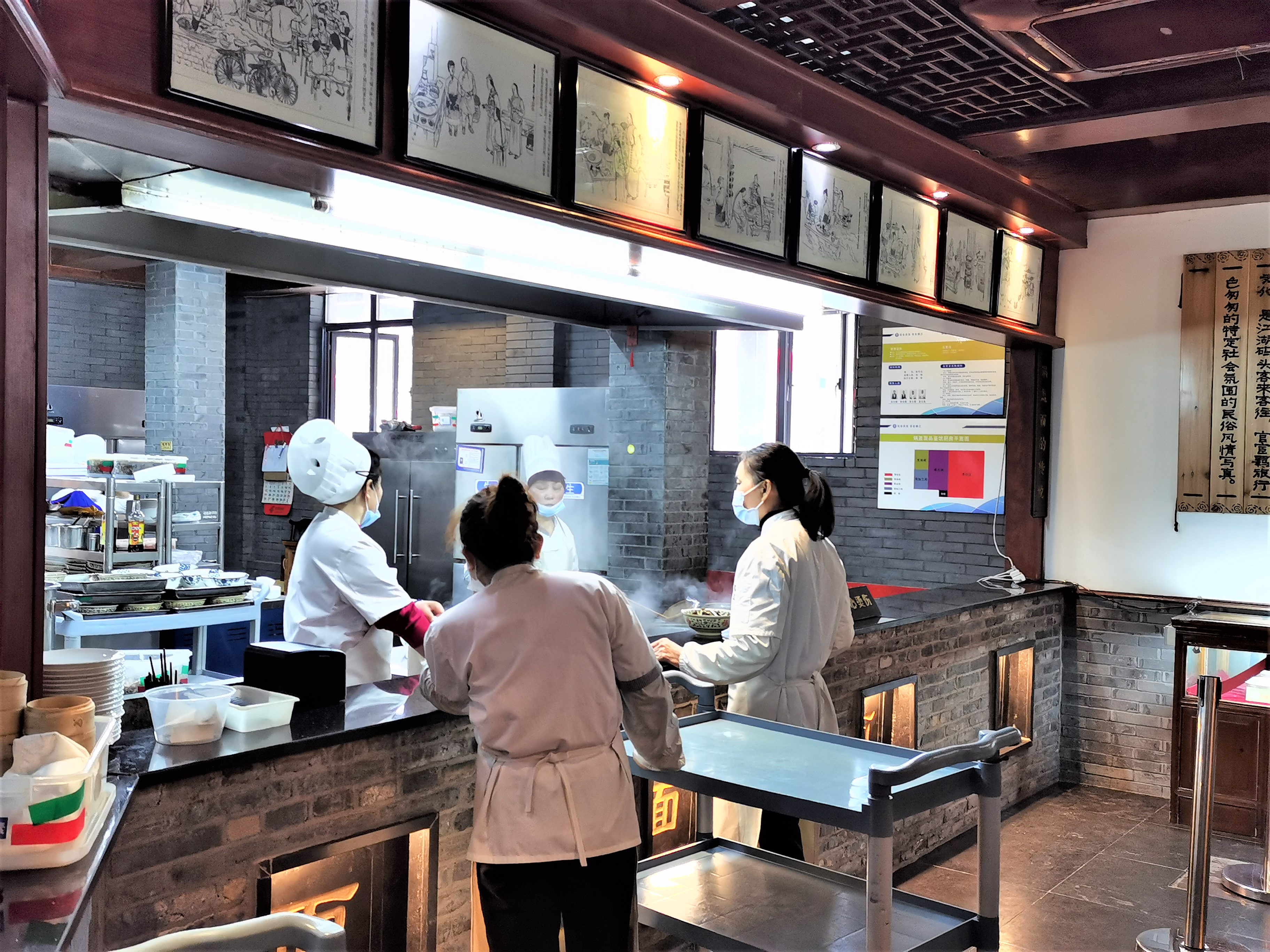 镇江三怪面做锅盖,镇江锅盖面二娘面馆