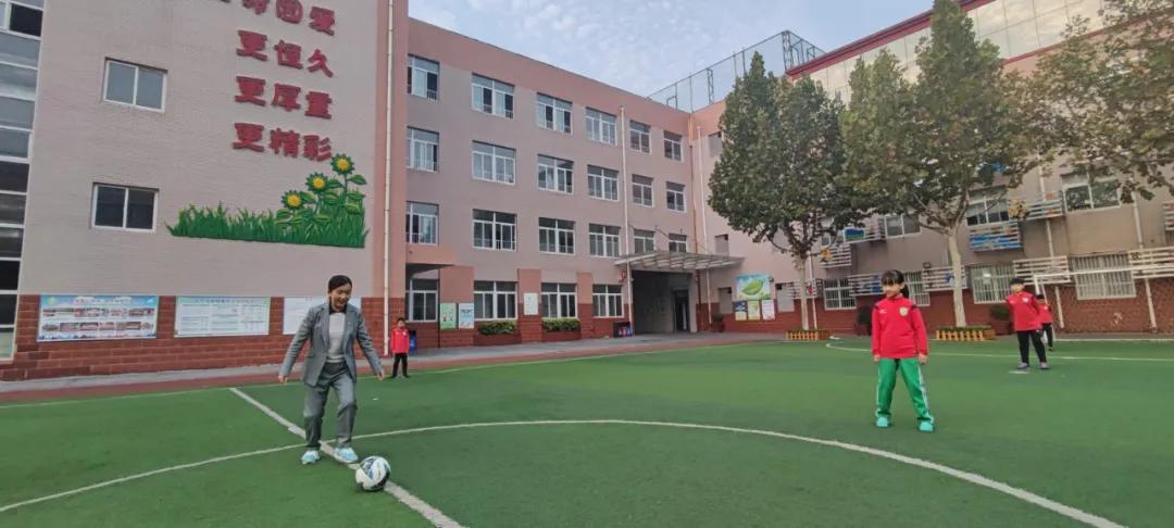 小学足球文化节开幕式,开封县街小学足球赛2024年