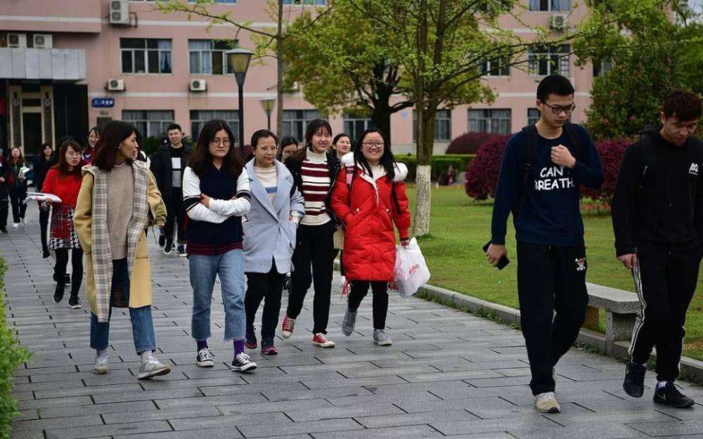 三本大学究竟值得读吗？进入社会后真不受待见吗？听听过来人发言