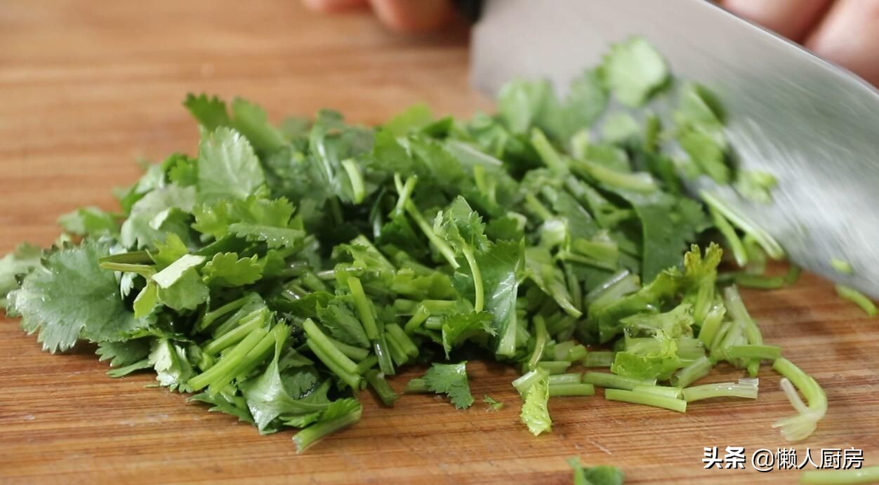 怎么做黄焖鸡腿好吃窍门,不加一滴水做鸡