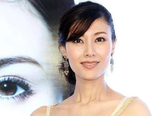 更年期脸上的斑越来越严重怎么办,更年期的女性脸上长斑怎么处理