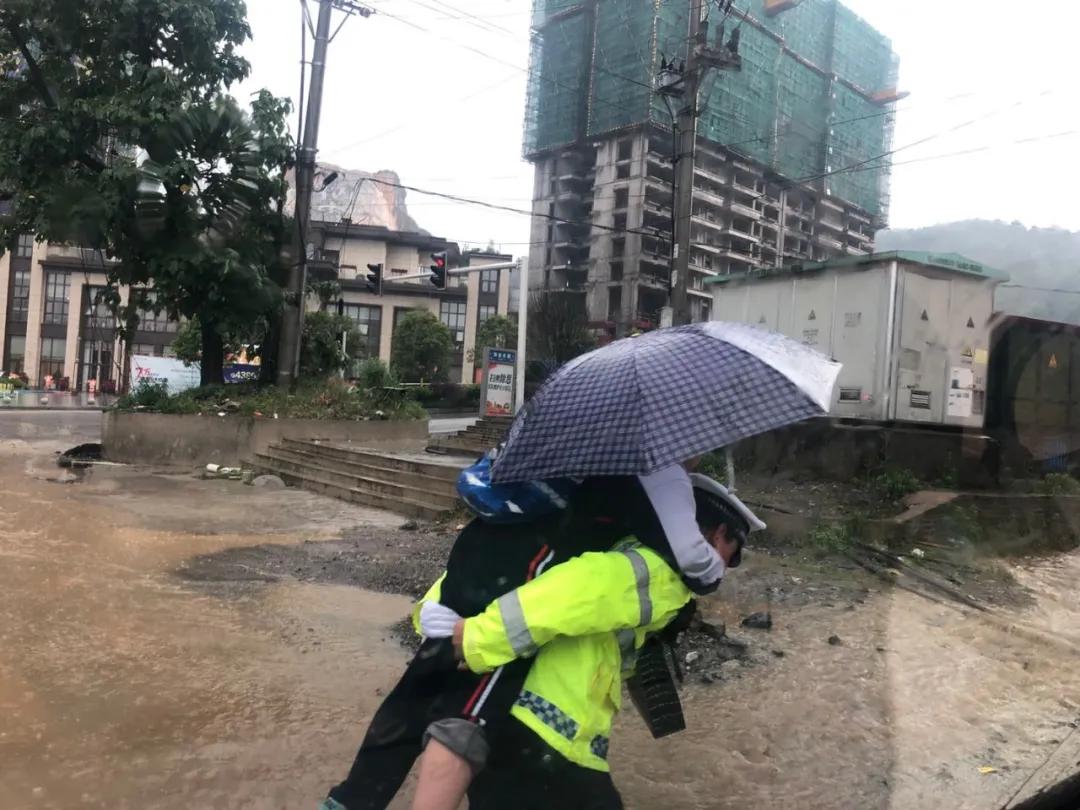 地方最新暴雨预警,黔南大到暴雨预警