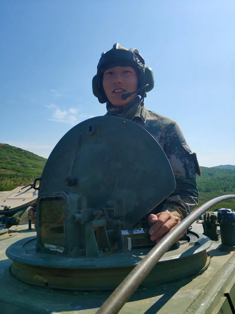 少尉服役8年是什么军衔,少尉新疆军区三等功