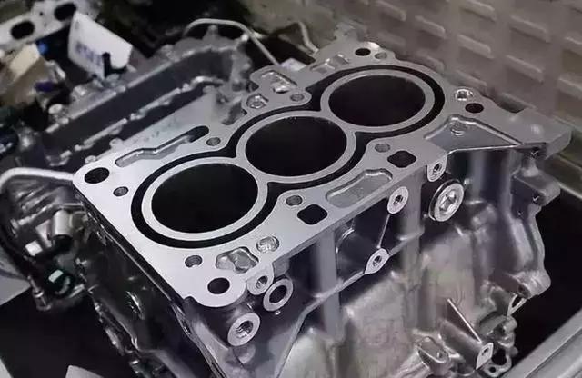 丰田的自吸发动机很强，但国产的卡罗拉为何要用涡轮增压发动机？