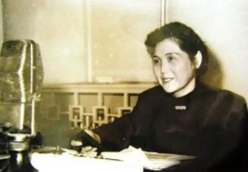 她曾是央视名嘴,她曾是央视主播42岁结婚