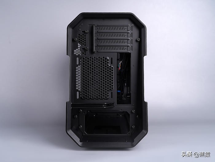 安钛克CUBEDRAK装机展示,11700+ROGB560-G+3080TI