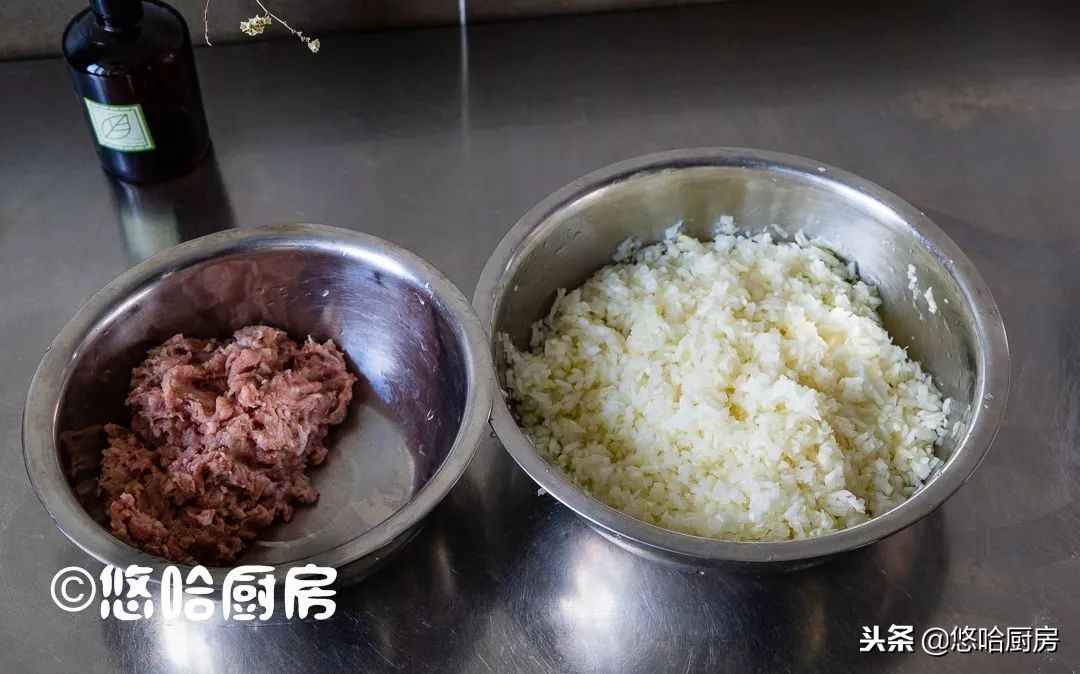 包饺子里加些什么,包饺子的时候里面放的调料汁