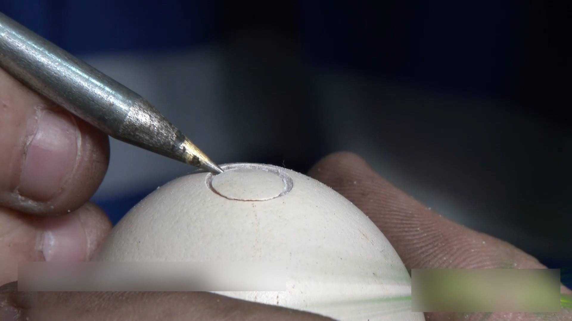 电钻在鸡蛋上旋转！“技能狂人”用坏1000多块钢板，磨炼加工技艺