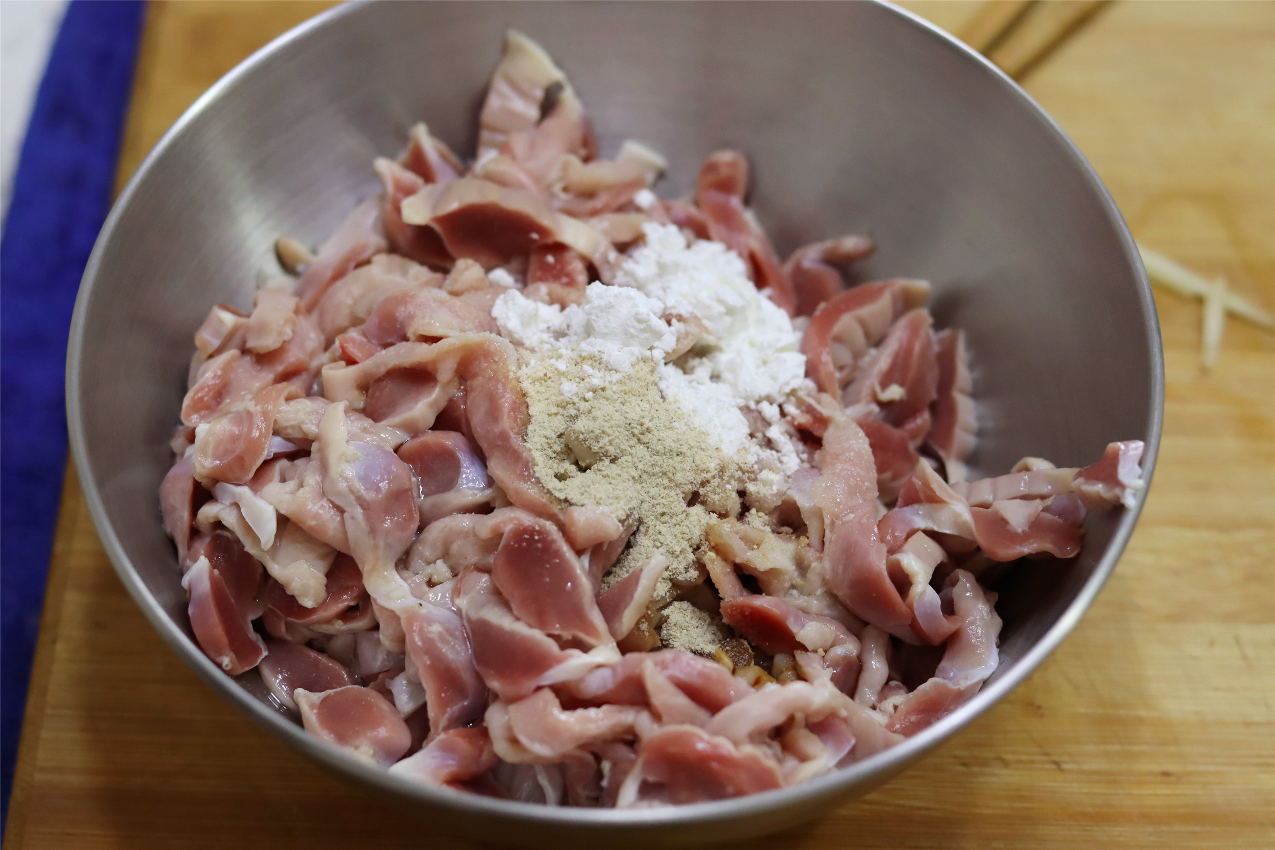 仔姜泡椒炒鸡胗,鸡胗跟什么炒都好吃