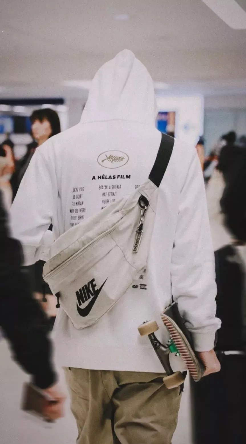 王一博同款腰包nike多少钱,nike王一博同款腰包