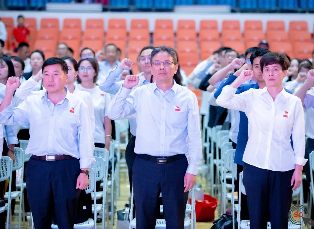 白塔中学2019年庆祝视频,白塔中学表彰大会