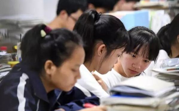 今年想复读可以降级复读吗,三年没好好学考了350能复读么