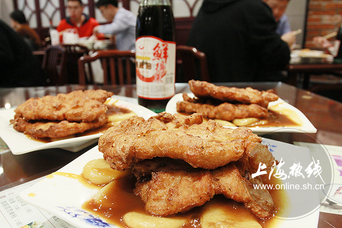 上海最好吃的辣酱油炸猪排,上海特色炸猪排辣酱油是标配